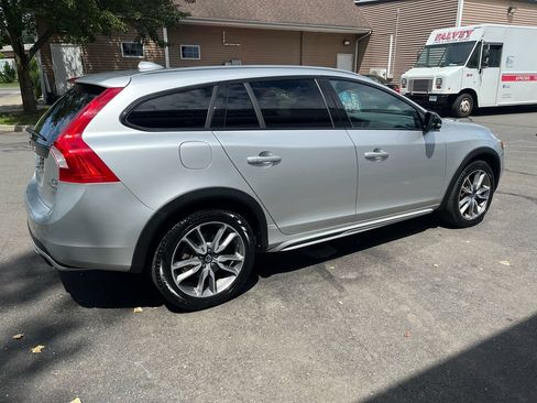 Used 2018 Volvo V60 T5 Cross Country w/ Convenience Package AWD/4WD image 5