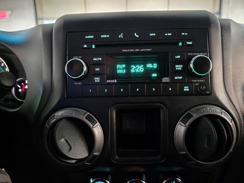 Used 2018 Jeep Wrangler Unlimited Sport w/ Connectivity Group AWD/4WD image 32