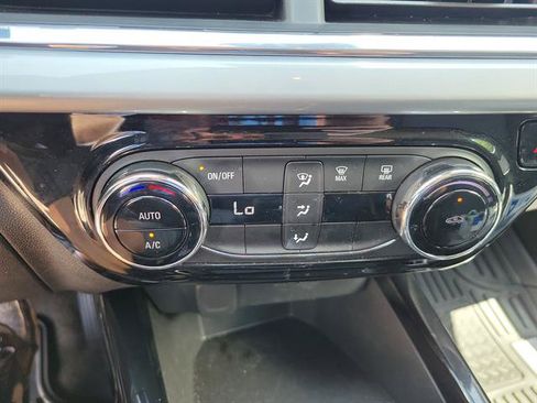 Used 2025 Chevrolet Trax LT FWD image 13