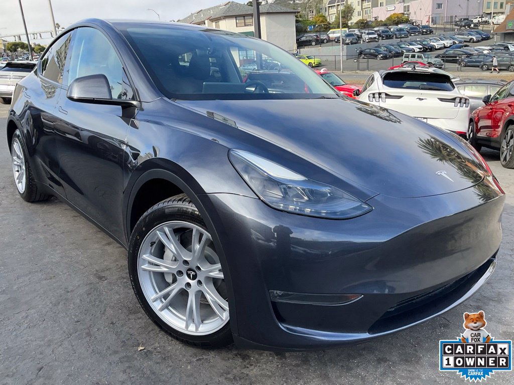 Used 2024 Tesla Model Y Long Range AWD/4WD image 1