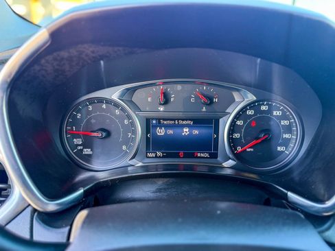 Used 2024 Chevrolet Equinox LT image 2