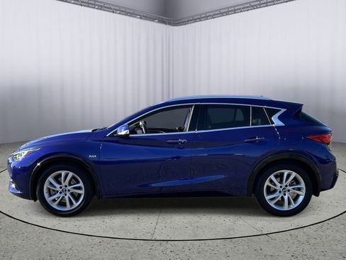 Used 2019 INFINITI QX30 w/ Navigation Package FWD image 3