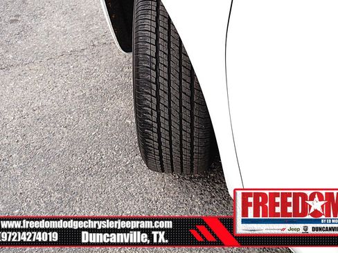 Certified 2024 Chrysler Pacifica Touring-L image 44