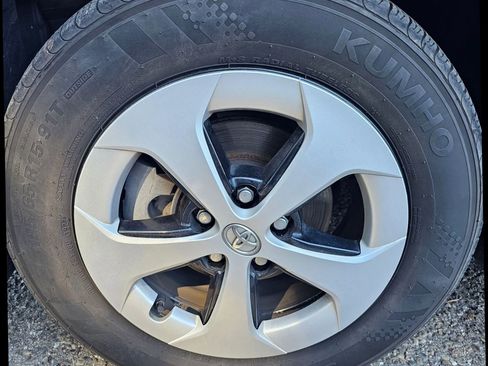 Used 2015 Toyota Prius Four w/ Deluxe Solar Roof Package image 9