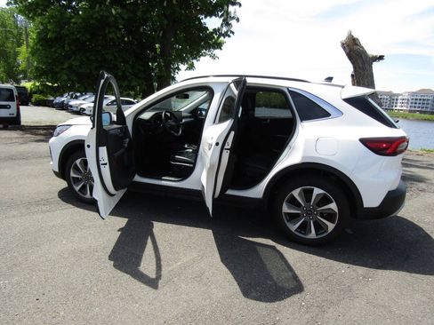 Used 2024 Ford Escape Platinum AWD/4WD image 21