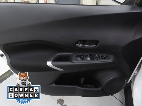 Used 2023 Nissan Kicks SV image 9