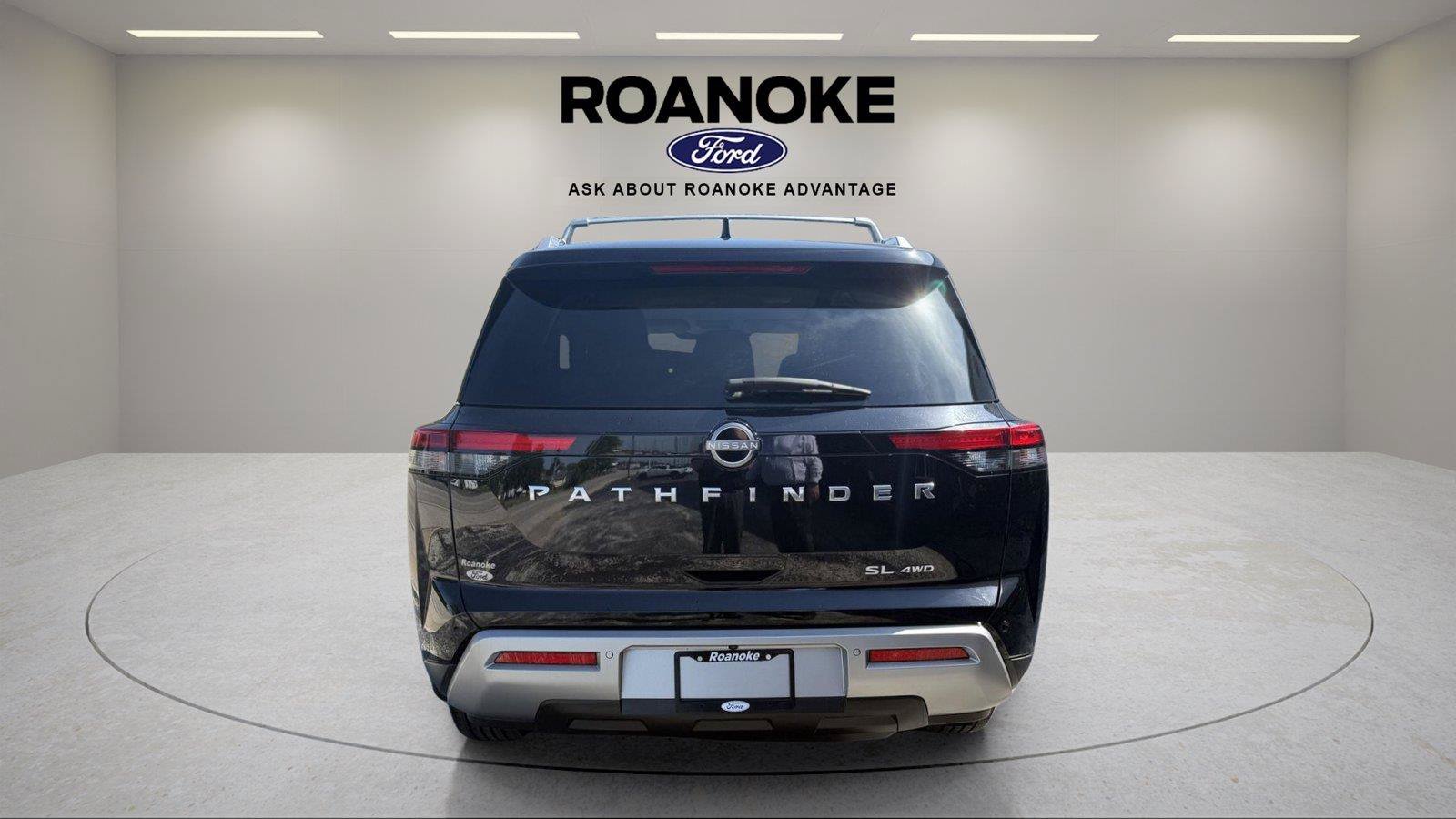 Used 2024 Nissan Pathfinder SL AWD/4WD image 10