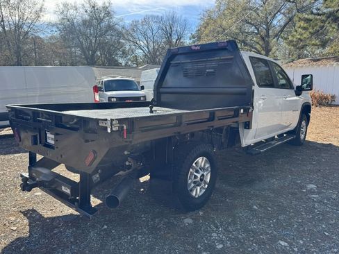 Used 2024 Chevrolet Silverado 2500 LT w/ Convenience Package image 3