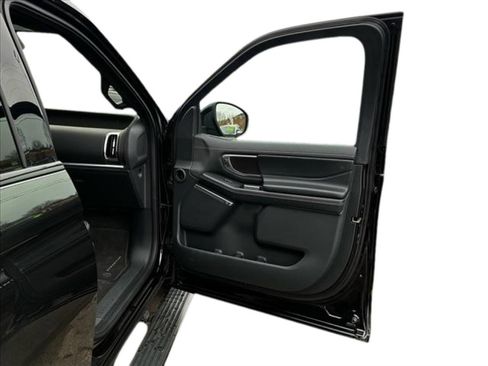 Used 2025 Ford Expedition Platinum w/ Stealth Performance Package AWD/4WD image 18