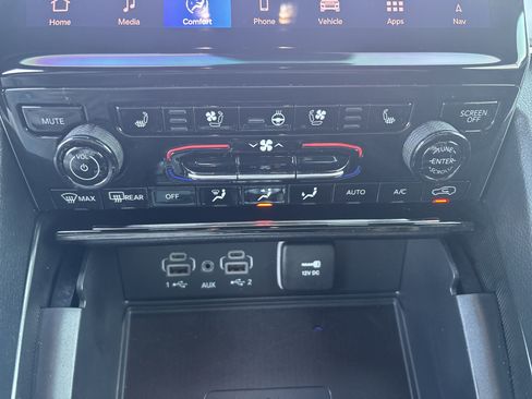 Used 2025 Jeep Grand Cherokee Limited w/ Luxury Tech Group II AWD/4WD image 20