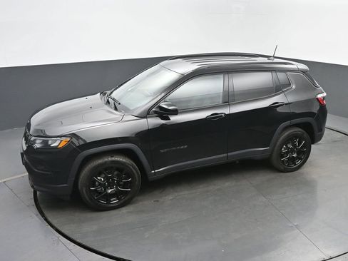 Used 2022 Jeep Compass Latitude w/ Convenience Group AWD/4WD image 39