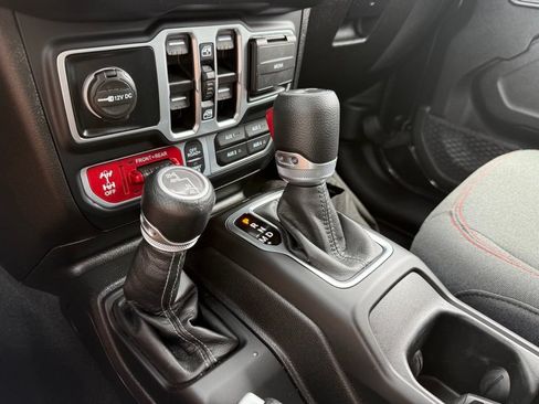 Used 2026 Jeep Gladiator Rubicon AWD/4WD image 19