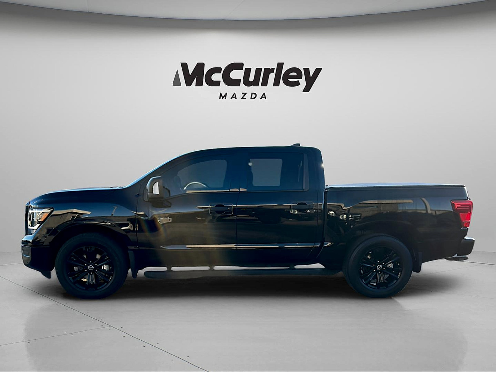 Used 2023 Nissan Titan SV w/ SV Convenience Package AWD/4WD image 4