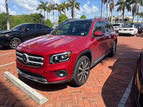 Used 2022 Mercedes-Benz GLB 250 image 2