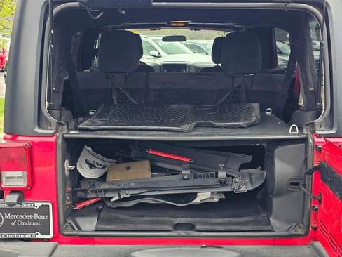 Used 2012 Jeep Wrangler Unlimited Sport image 12