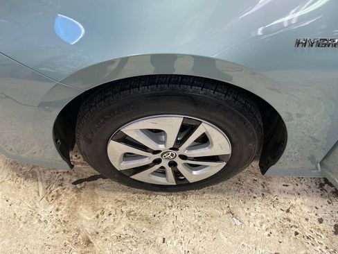 Certified 2017 Toyota Prius Three FWD image 10