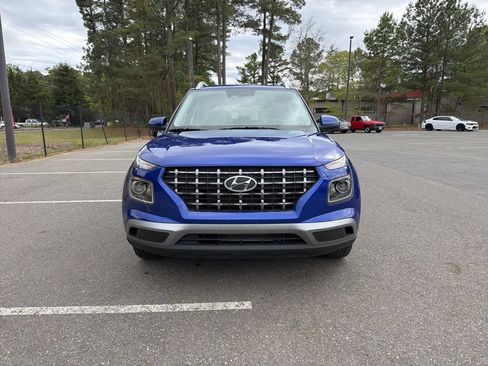 Used 2025 Hyundai Venue SEL FWD image 3