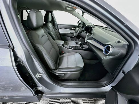 Used 2025 Chevrolet Trax LT FWD image 30