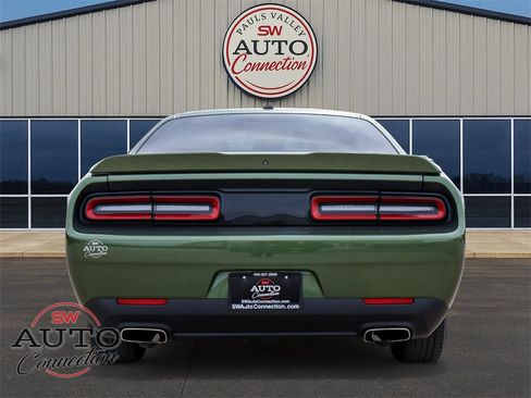 Used 2019 Dodge Challenger SXT image 6