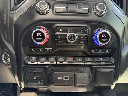 Used 2022 GMC Sierra 3500 Denali w/ Denali Ultimate Package AWD/4WD image 29