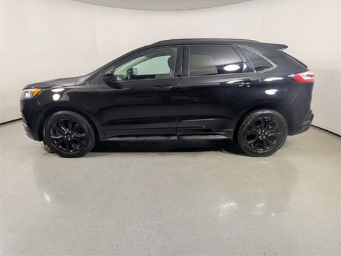 Used 2022 Ford Edge SE w/ Black Appearance Package image 4