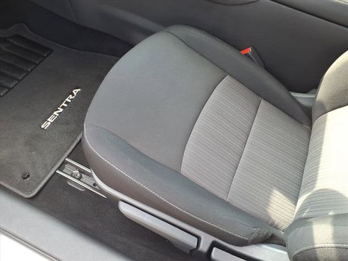 Used 2025 Nissan Sentra SV FWD image 20