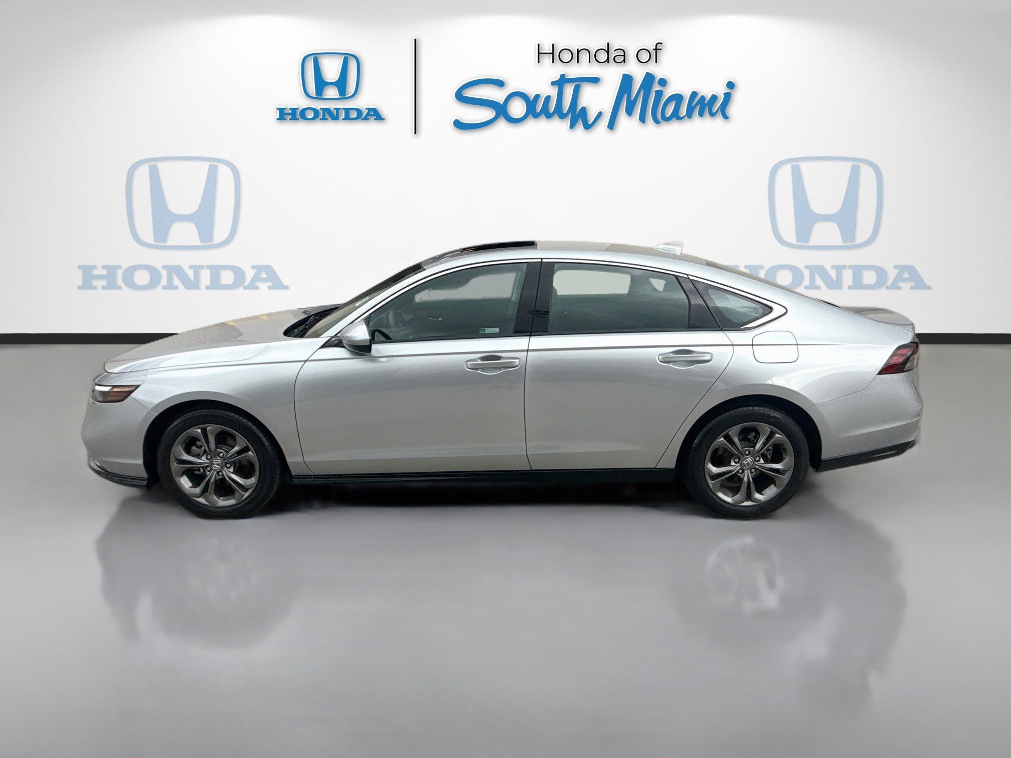Certified 2024 Honda Accord EX image 4