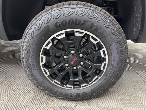 New 2026 GMC Canyon AT4 w/ Technology Plus Package AWD/4WD image 4