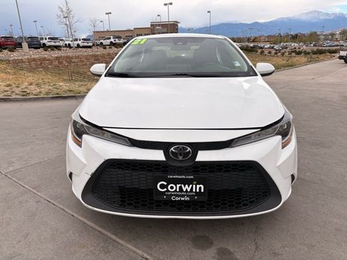 Used 2021 Toyota Corolla LE image 2