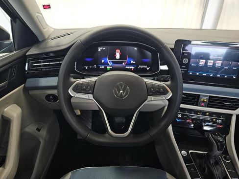 Used 2025 Volkswagen Jetta SE w/ Sunroof Package FWD image 6