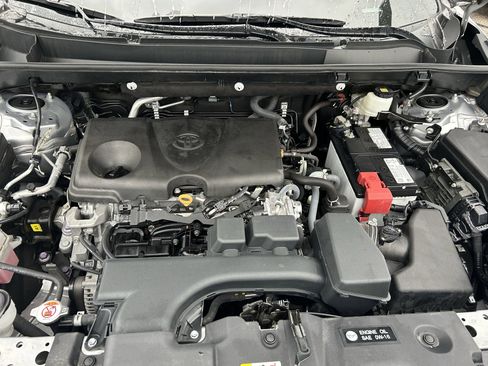 Used 2022 Toyota RAV4 XLE Premium image 29