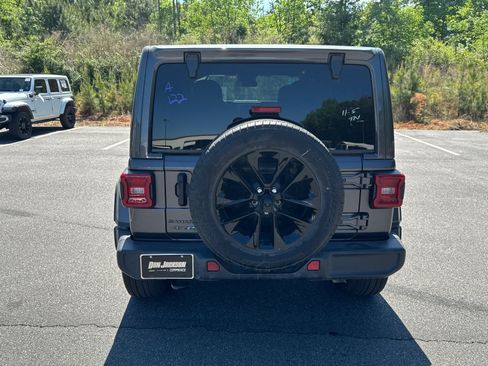 Used 2025 Jeep Wrangler Unlimited Sahara w/ Safety Group AWD/4WD image 7