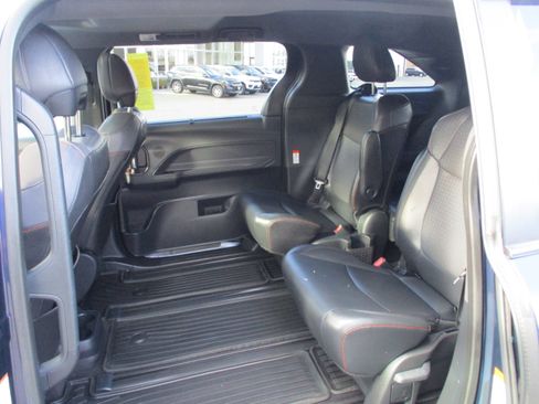 Used 2021 Toyota Sienna XSE w/ XSE Plus Package image 13