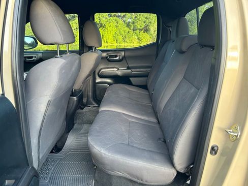 Used 2017 Toyota Tacoma TRD Sport AWD/4WD image 14