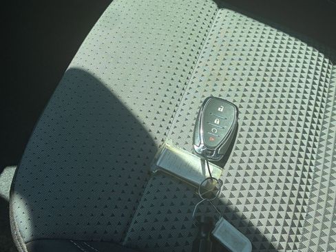 Used 2025 Chevrolet Trax LT image 18