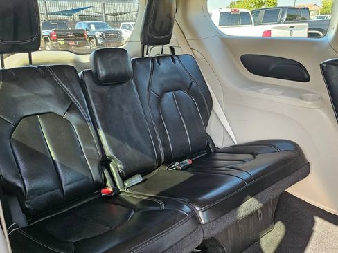Used 2023 Chrysler Pacifica Touring-L FWD image 24