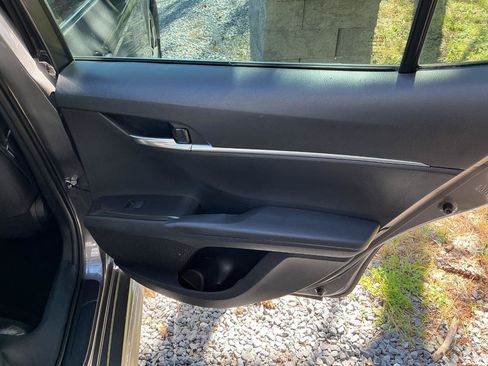 Used 2021 Toyota Camry SE FWD image 19