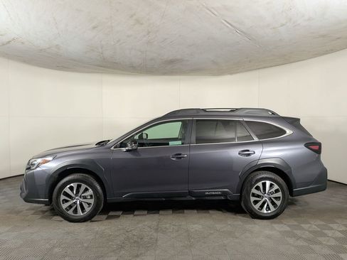 Used 2025 Subaru Outback Premium image 3