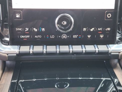 Used 2025 GMC Yukon Denali Ultimate image 17