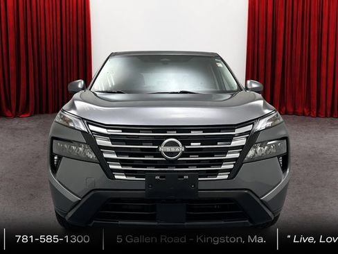 Used 2024 Nissan Rogue SV AWD/4WD image 2