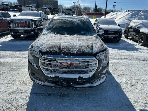 Used 2023 GMC Terrain Denali w/ Black Diamond Edition image 8