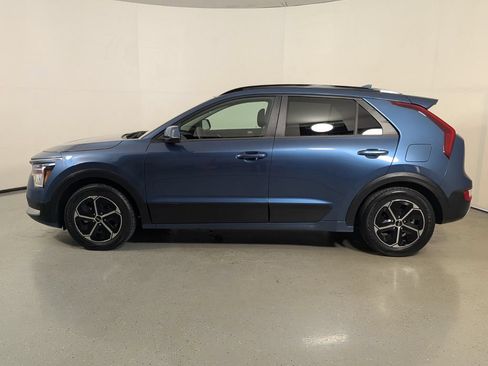 Used 2023 Kia Niro EX FWD image 4