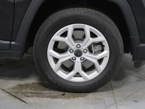 Used 2025 Jeep Compass Latitude AWD/4WD image 11