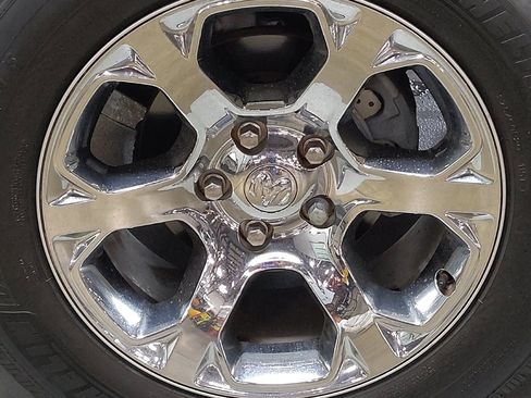 Used 2018 RAM 1500 Laramie RWD image 31