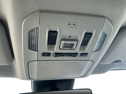 Used 2023 Toyota Highlander XLE FWD image 17