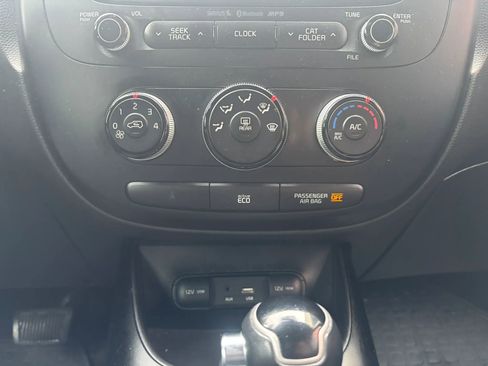 Used 2016 Kia Soul + FWD image 22