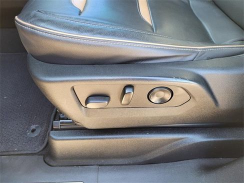 Used 2021 GMC Yukon AT4 w/ AT4 Premium Package image 23