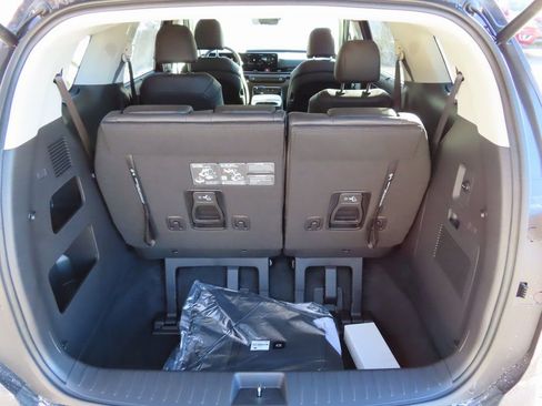 New 2026 Kia Carnival EX FWD image 17