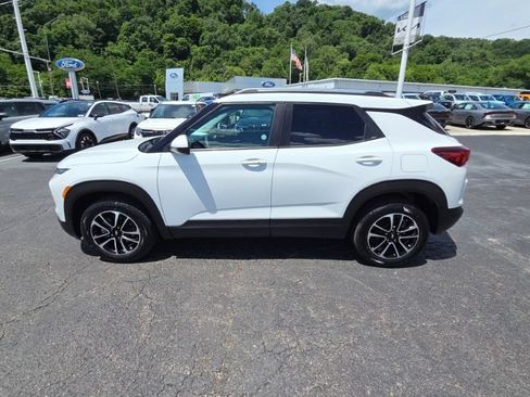 Used 2025 Chevrolet TrailBlazer LT AWD/4WD image 4