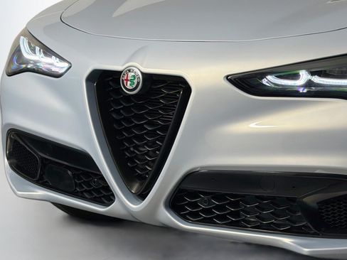 Used 2024 Alfa Romeo Stelvio Sprint RWD image 13